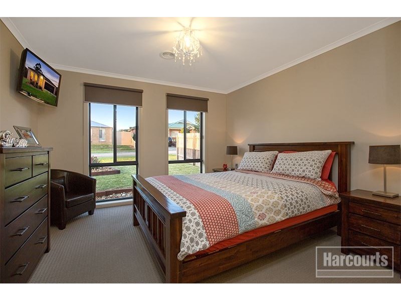 8c Ebony Drive, Pakenham VIC 3810