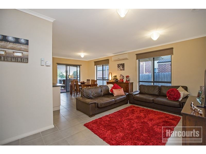 8c Ebony Drive, Pakenham VIC 3810