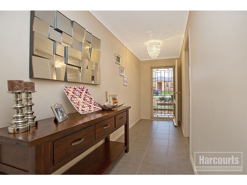 8c Ebony Drive, Pakenham VIC 3810