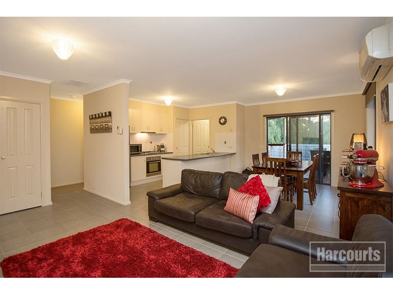 8c Ebony Drive, Pakenham VIC 3810