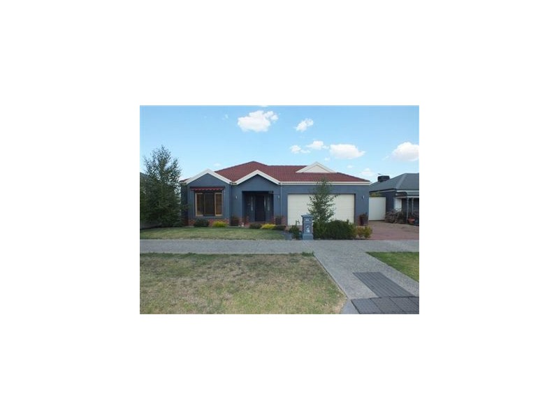 18 St Leonard Way, Pakenham VIC 3810