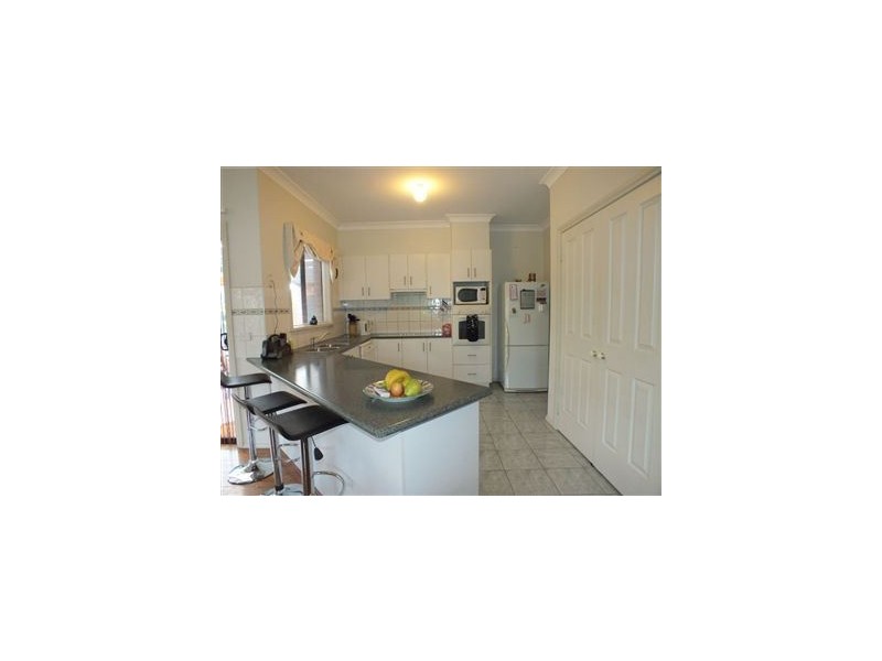 18 St Leonard Way, Pakenham VIC 3810