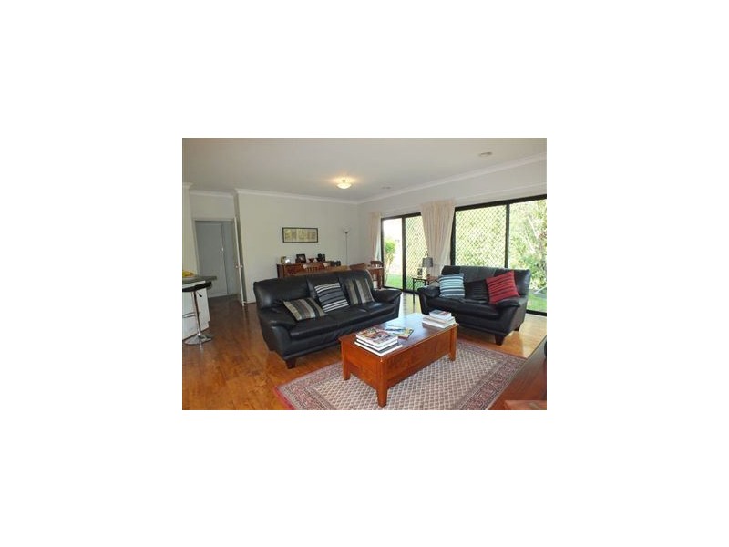 18 St Leonard Way, Pakenham VIC 3810