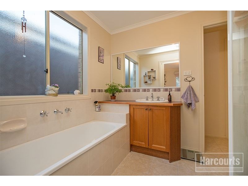 59 Wakenshaw Crescent, Pakenham VIC 3810