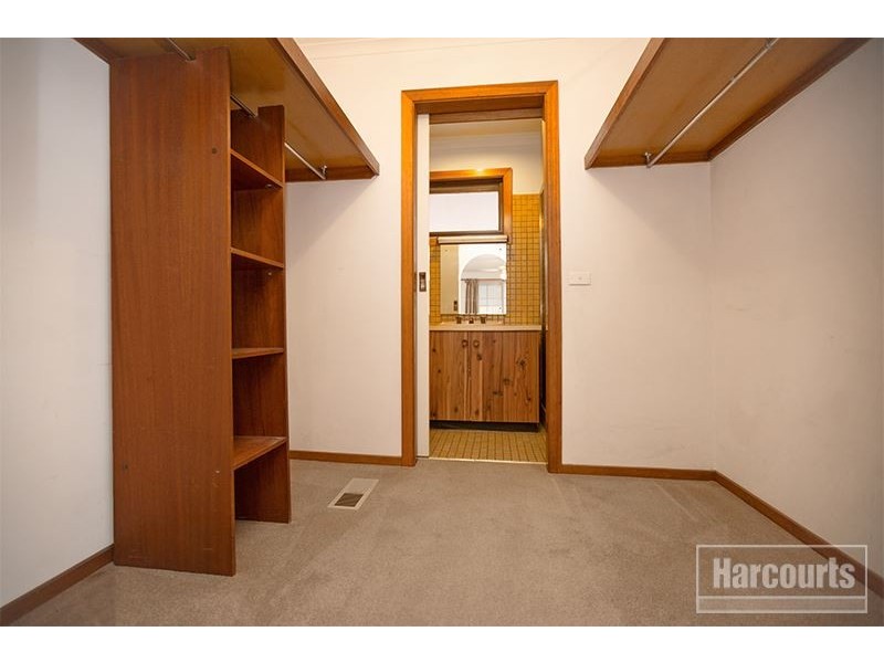 22 Strathavan Drive, Berwick VIC 3806