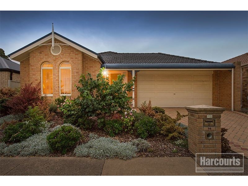 16 Latrobe Avenue, Pakenham VIC 3810