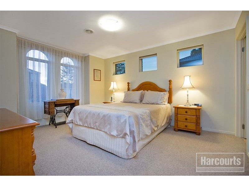16 Latrobe Avenue, Pakenham VIC 3810