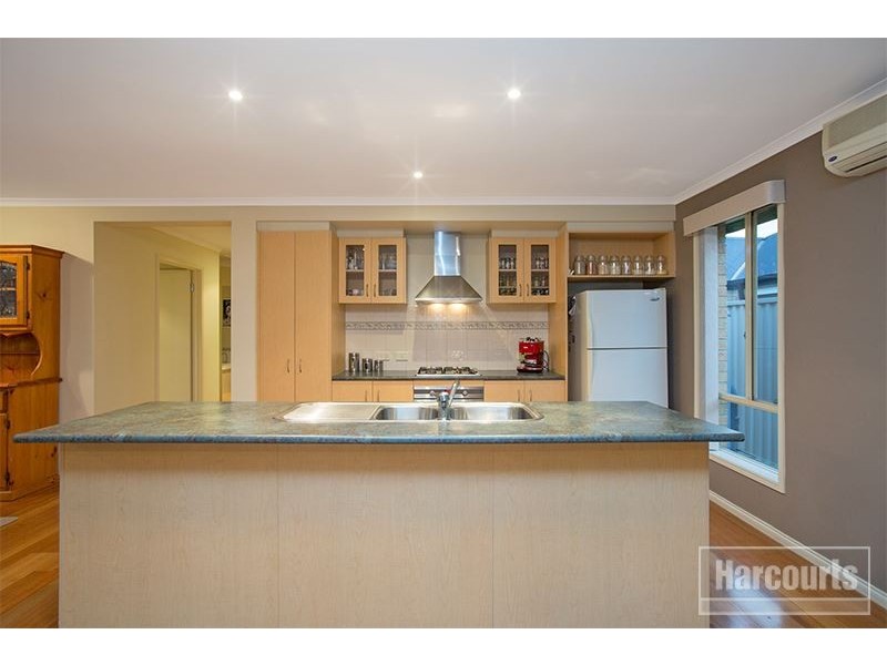 16 Latrobe Avenue, Pakenham VIC 3810