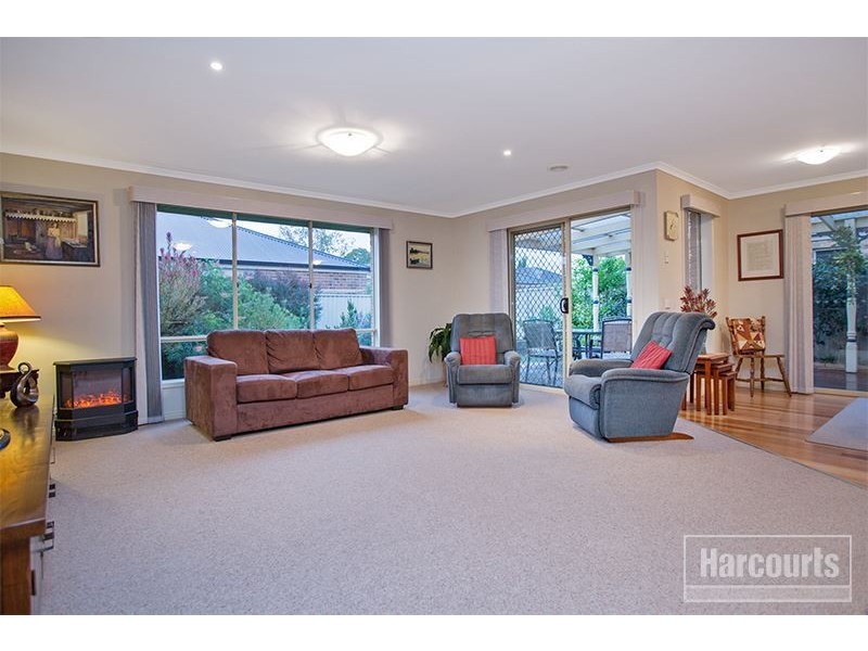 16 Latrobe Avenue, Pakenham VIC 3810