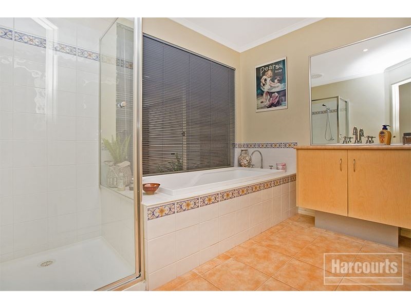 16 Latrobe Avenue, Pakenham VIC 3810