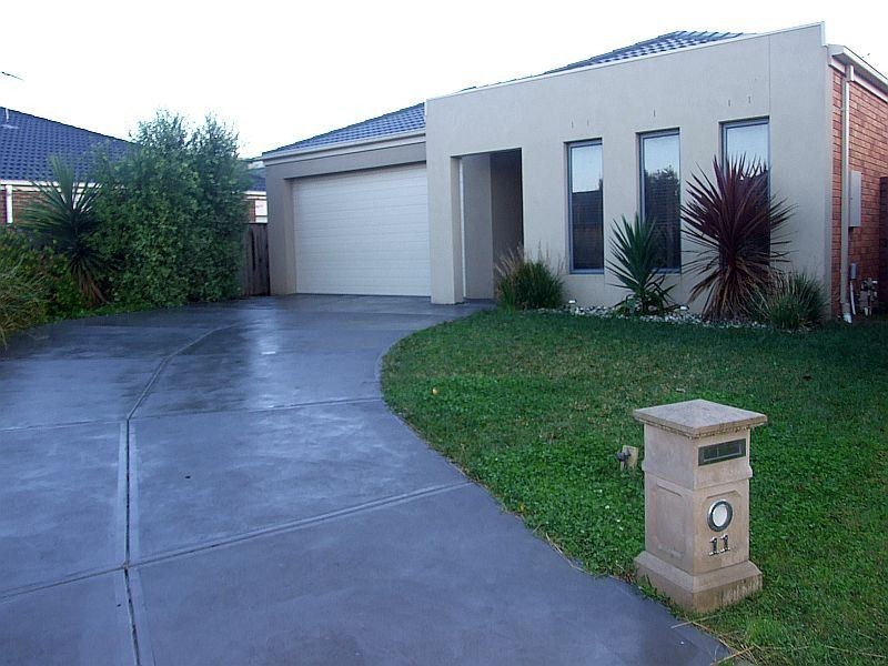 11 Mikasa Place, Pakenham VIC 3810