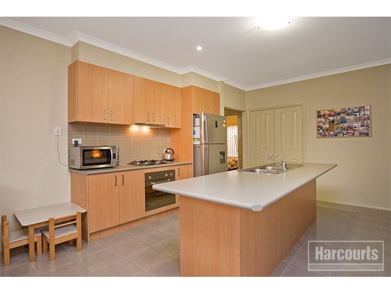 12 Lagoon Row, Officer VIC 3809