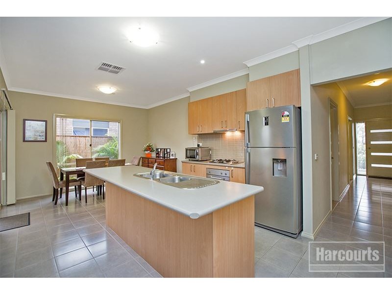 12 Lagoon Row, Officer VIC 3809