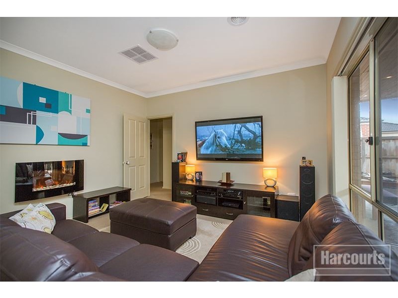 12 Lagoon Row, Officer VIC 3809