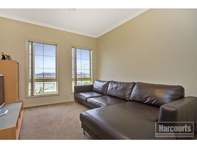 12 Lagoon Row, Officer VIC 3809