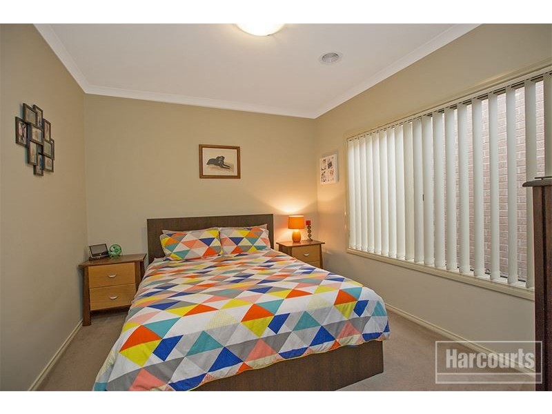 12 Lagoon Row, Officer VIC 3809