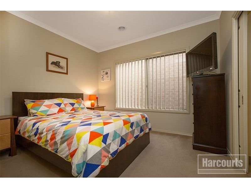 12 Lagoon Row, Officer VIC 3809