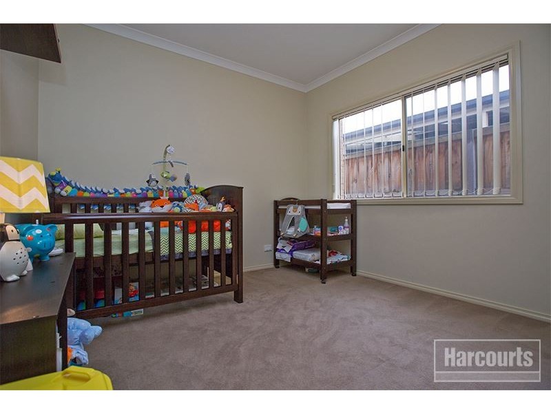 12 Lagoon Row, Officer VIC 3809