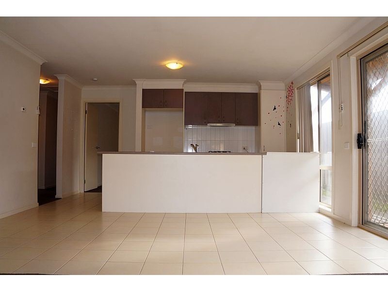 38 Wakenshaw Crescent, Pakenham VIC 3810