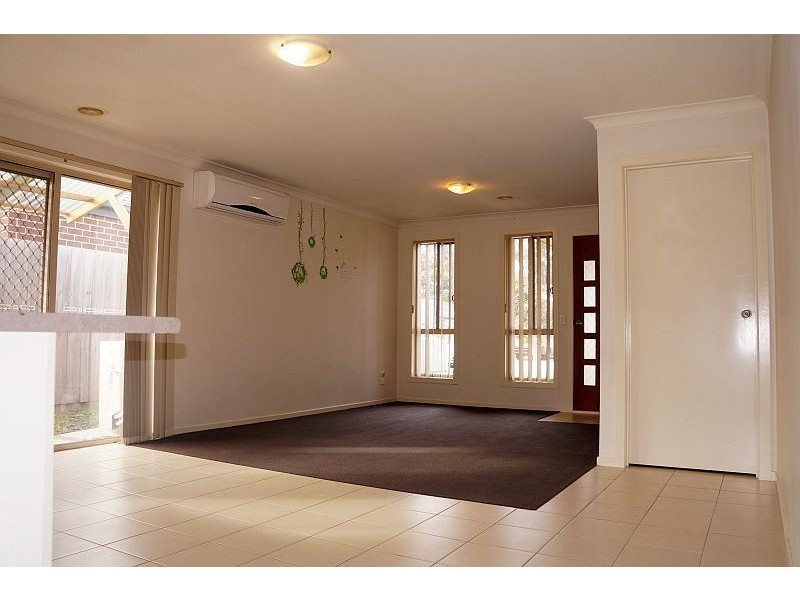 38 Wakenshaw Crescent, Pakenham VIC 3810