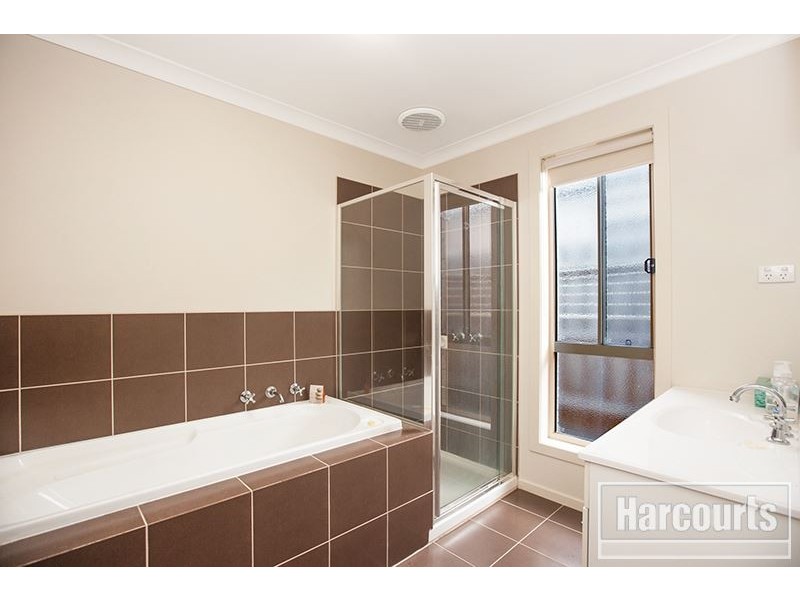 38 Wakenshaw Crescent, Pakenham VIC 3810