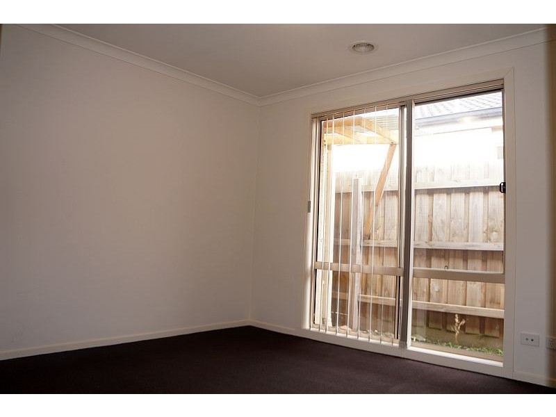 38 Wakenshaw Crescent, Pakenham VIC 3810