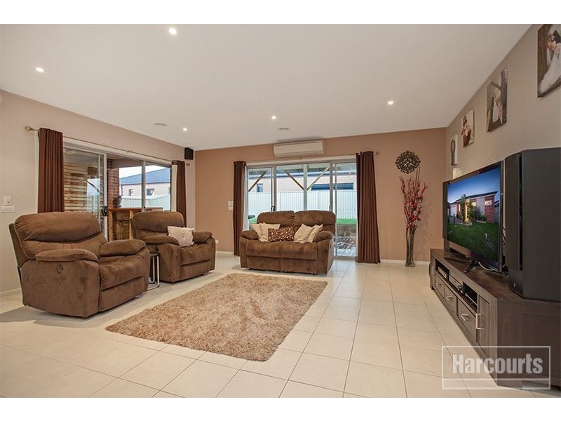 56 Bluehills Boulevard, Pakenham VIC 3810