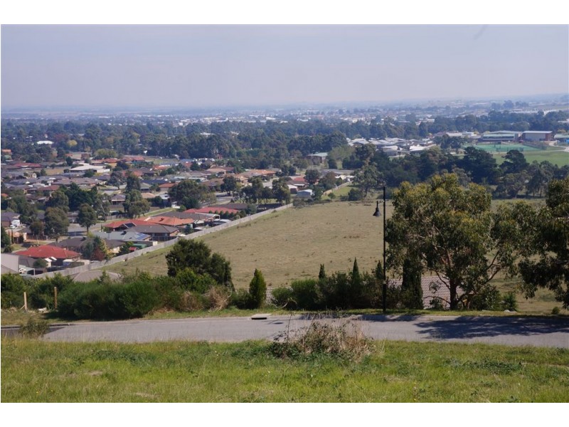 28 Highland Drive, Pakenham VIC 3810