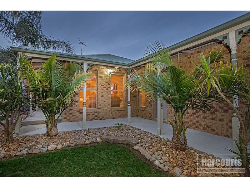 11 Claire Close, Pakenham VIC 3810