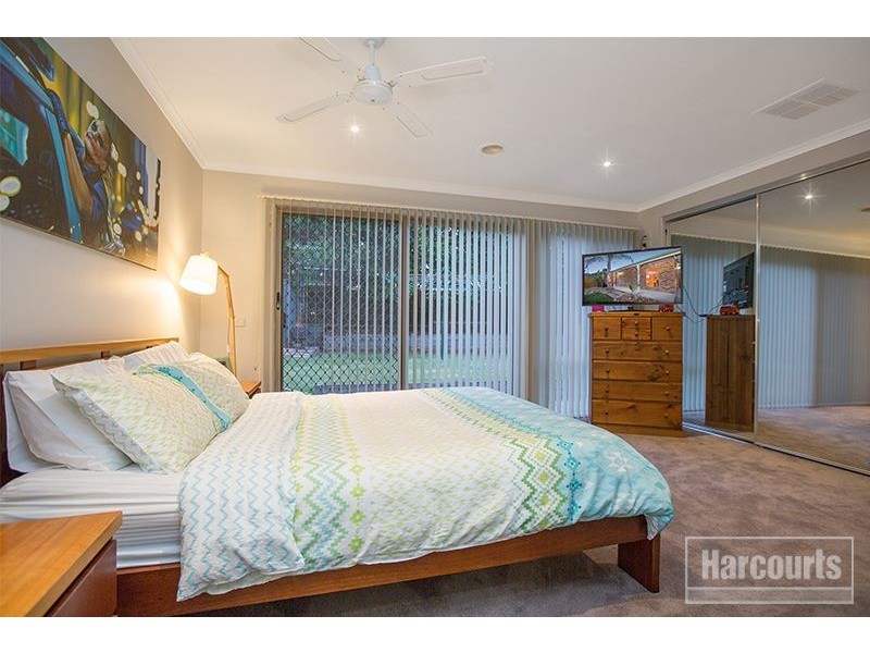 11 Claire Close, Pakenham VIC 3810