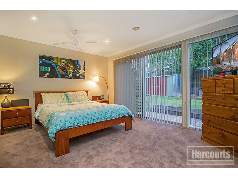 11 Claire Close, Pakenham VIC 3810