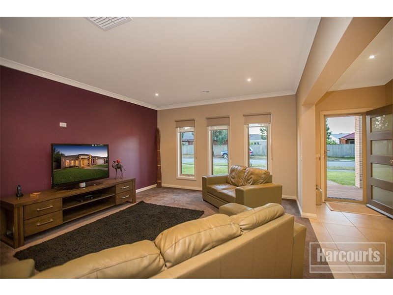 14 McAuley Avenue, Pakenham VIC 3810