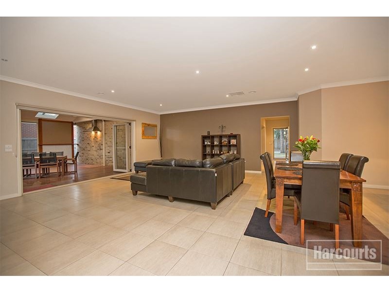 14 McAuley Avenue, Pakenham VIC 3810