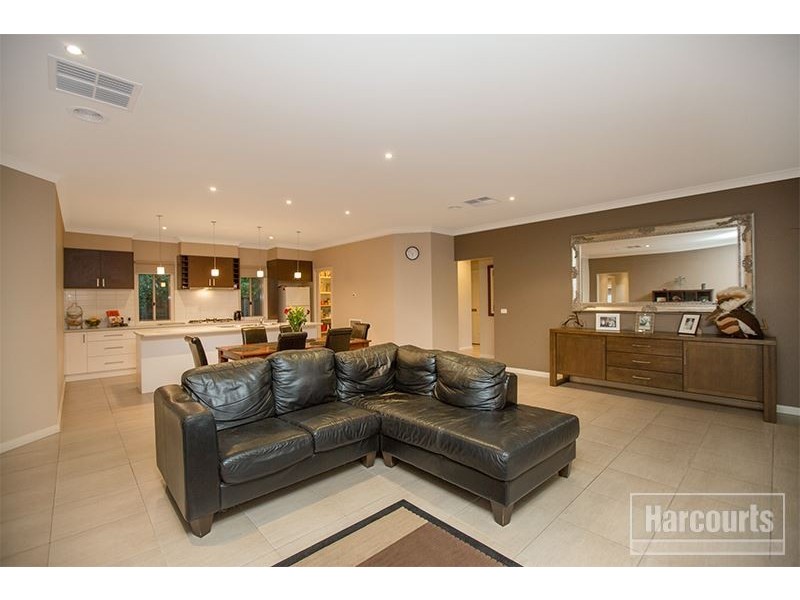 14 McAuley Avenue, Pakenham VIC 3810