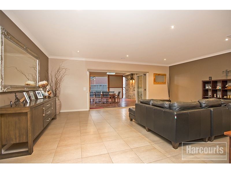 14 McAuley Avenue, Pakenham VIC 3810