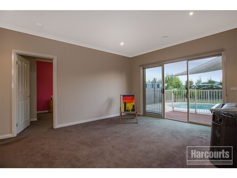14 McAuley Avenue, Pakenham VIC 3810