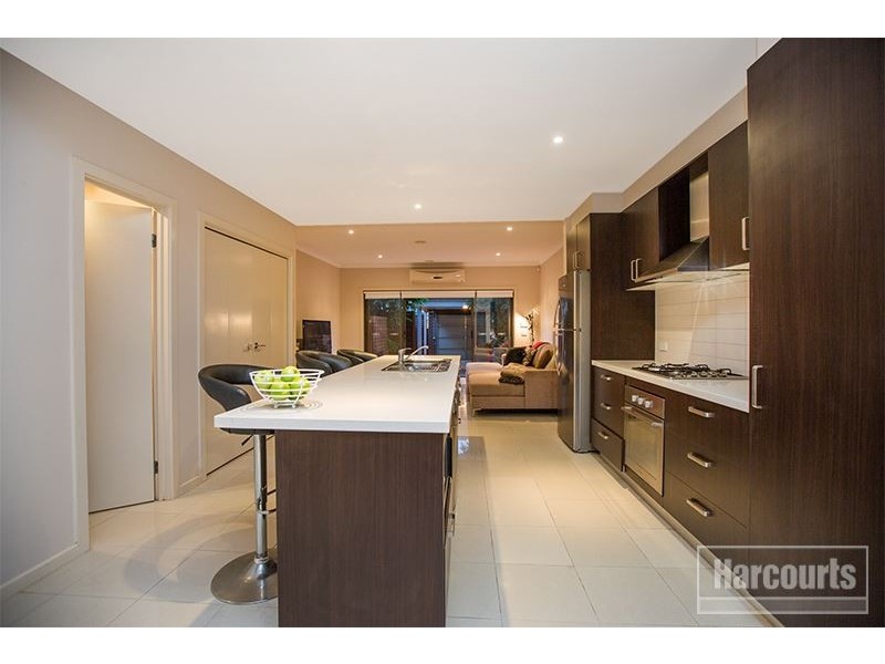 8 Dealbata Lane, Pakenham VIC 3810