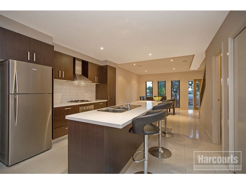 8 Dealbata Lane, Pakenham VIC 3810