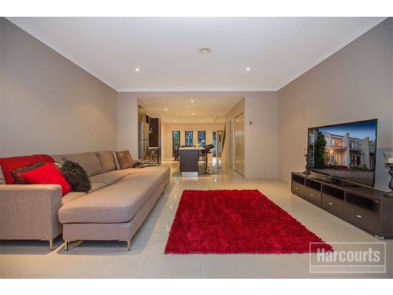 8 Dealbata Lane, Pakenham VIC 3810