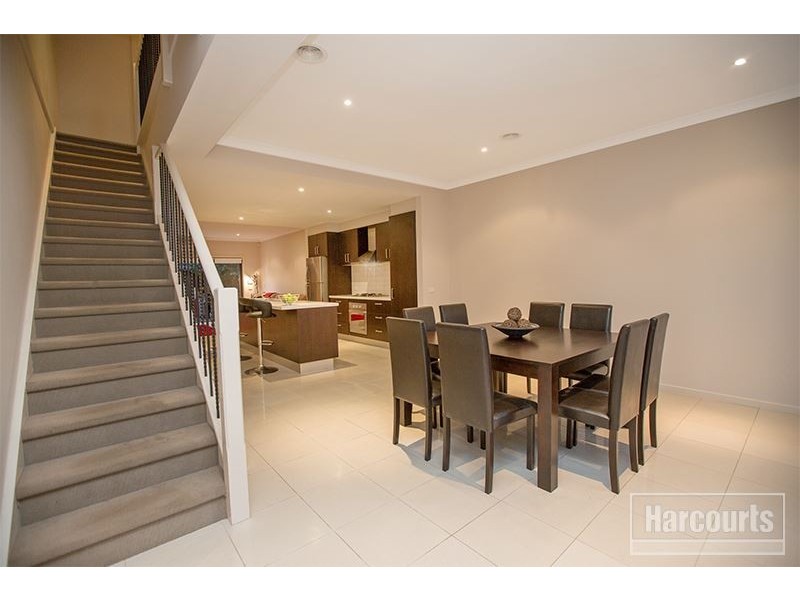 8 Dealbata Lane, Pakenham VIC 3810