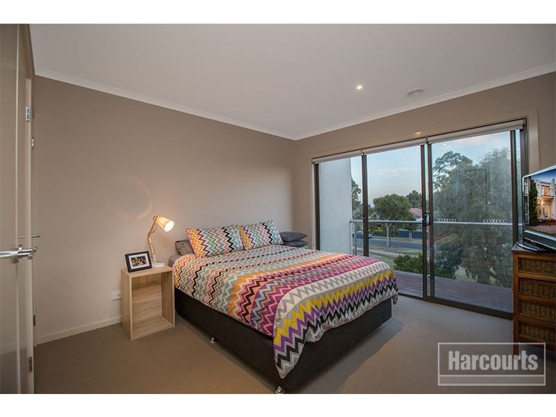 8 Dealbata Lane, Pakenham VIC 3810