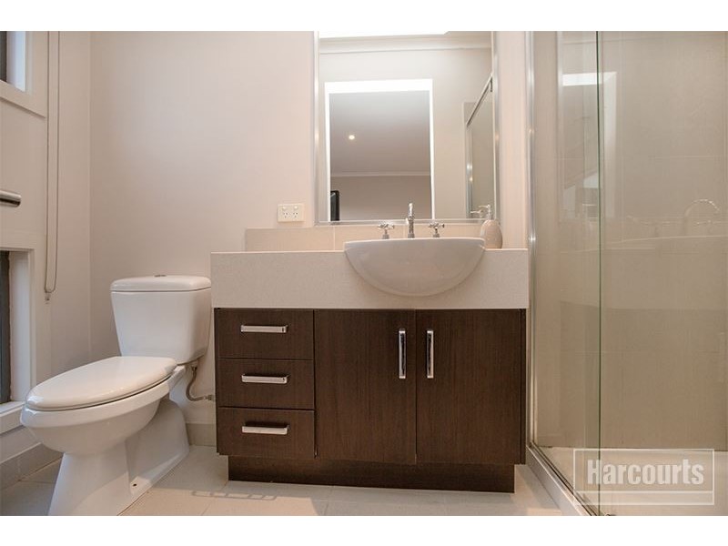 8 Dealbata Lane, Pakenham VIC 3810