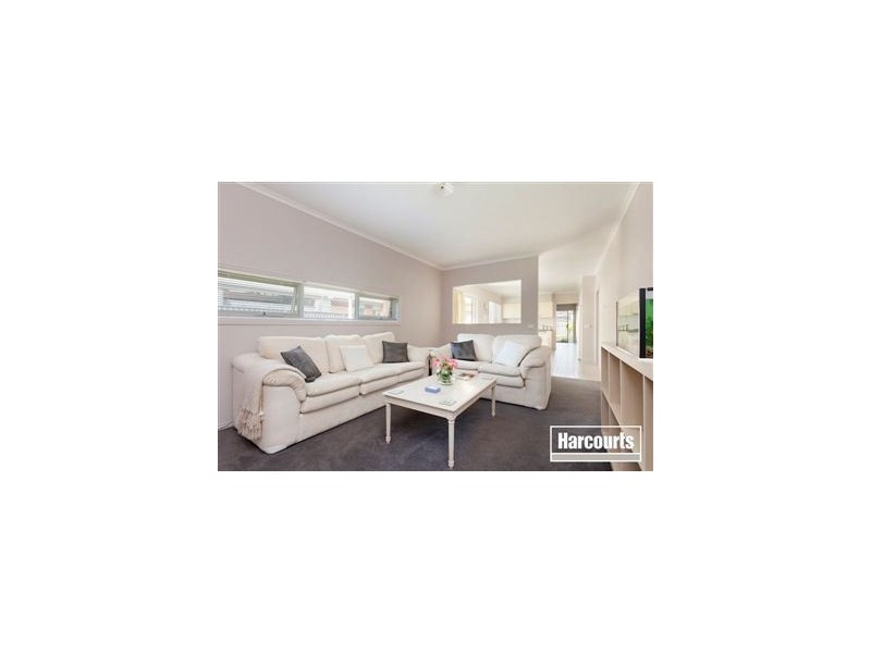 18 Britton Drive, Pakenham VIC 3810