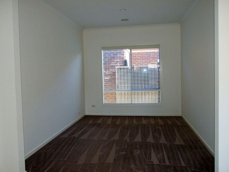 4 Petrel Circuit, Pakenham VIC 3810