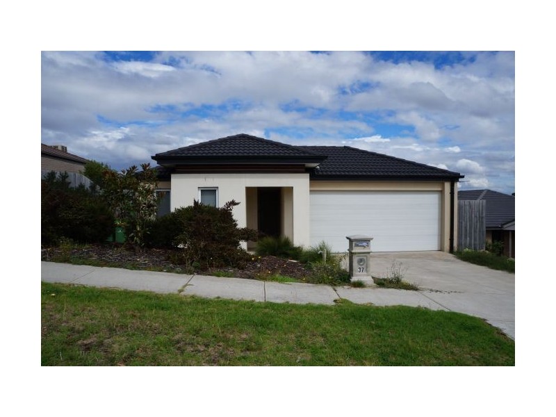 37 Manna Gum Drive, Pakenham VIC 3810