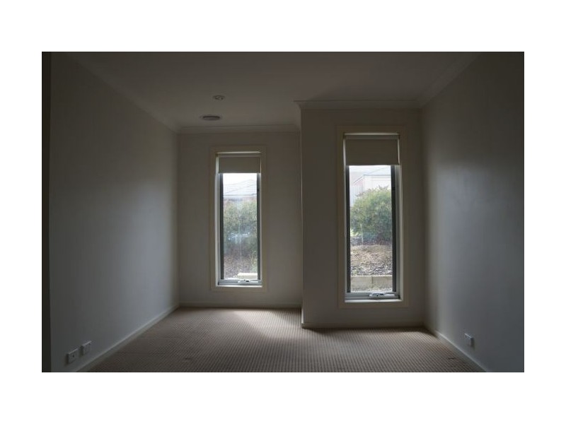 37 Manna Gum Drive, Pakenham VIC 3810