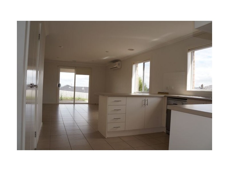 37 Manna Gum Drive, Pakenham VIC 3810