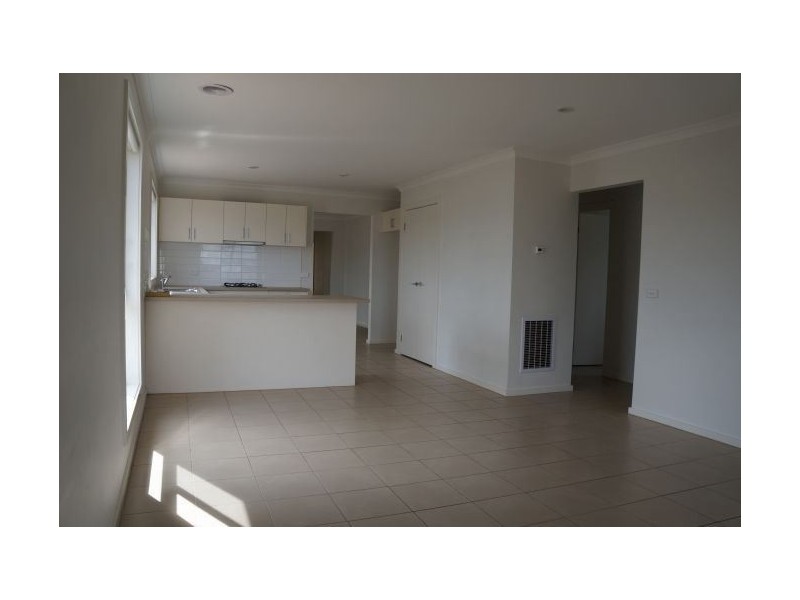 37 Manna Gum Drive, Pakenham VIC 3810