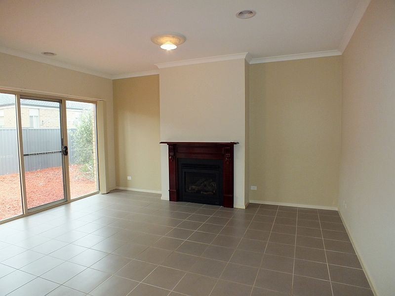 4 Sarton Link, Pakenham VIC 3810
