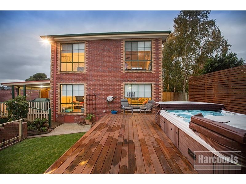 12 Andrew Court, Pakenham VIC 3810